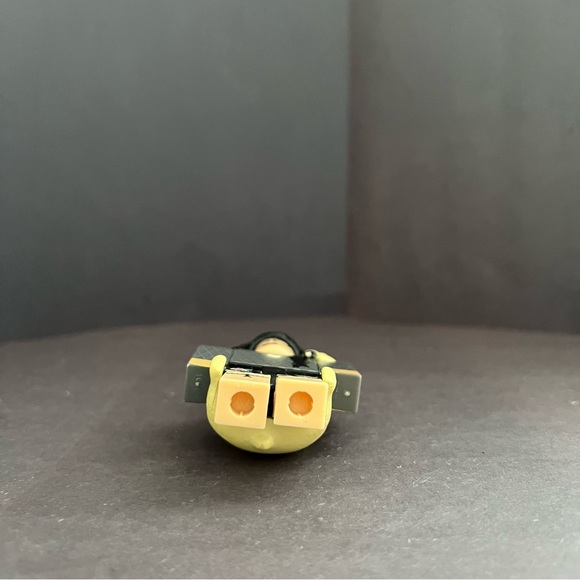 Roblox Celebrity Series Figure With Disaster Survival Helmet - Picture 3 of 3